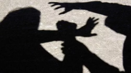 Απίστευτο περιστατικό στο Βόλο: 23χρονος ζήτησε το «χέρι» παντρεμένης από τον… σύζυγό της
