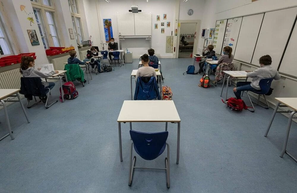 Κορωνοϊός – σχολεία: Το πιο ασφαλές σημείο προφύλαξης για τους μαθητές στην τάξη