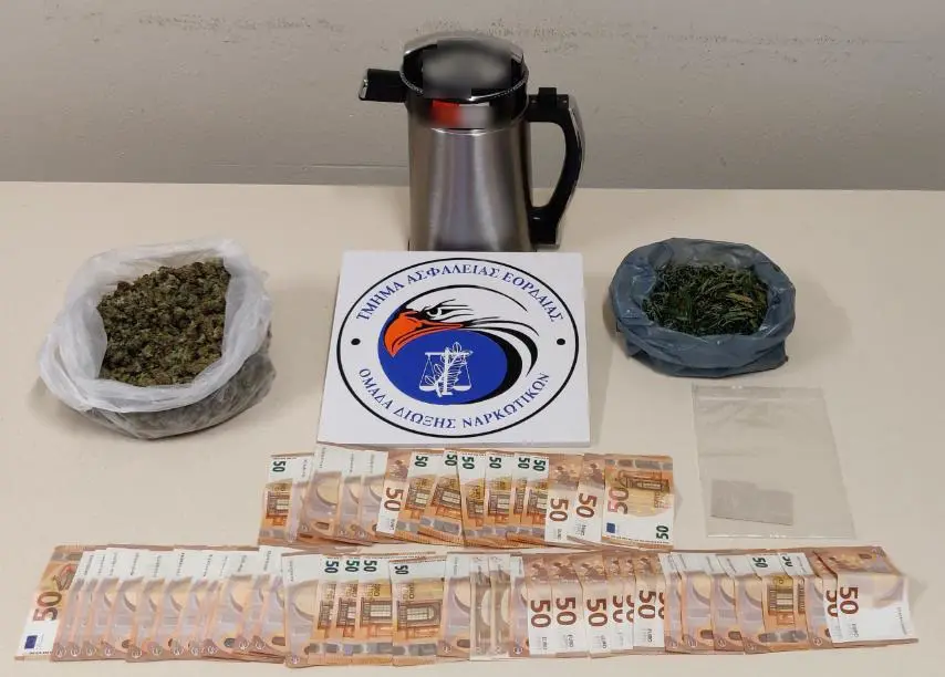 Συνελήφθησαν -2- ημεδαποί από αστυνομικούς του Τμήματος Ασφάλειας Εορδαίας για διακίνηση ναρκωτικών ουσιών, καθώς και για καλλιέργεια δενδρυλλίων κάνναβης, σε περιοχή της Θεσσαλονίκης