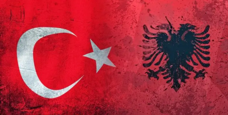 Η Τουρκία πατάει γερά το πόδι της και στα Βαλκάνια: Τώρα, εκπαιδεύει τους Αλβανούς ως καταδρομείς, πιλότους, αλεξιπτωτιστές και σε άρματα μάχης!