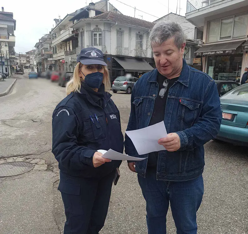 Ενόψει των εορτών του Πάσχα, διανεμήθηκαν ενημερωτικά φυλλάδια από Υπηρεσίες της Διεύθυνσης Αστυνομίας Καστοριάς, σε διερχόμενους πολίτες για την πρόληψη κλοπών και απατών